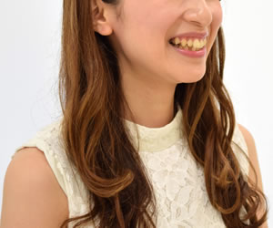 月50万円稼ぐ女性の成功者はよく笑ってよく話す